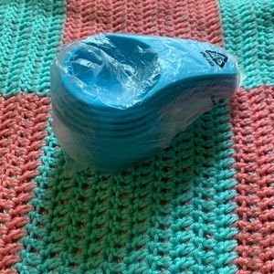 Tupperware blue measuring cups $10 NWT